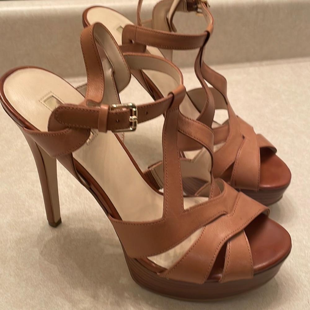 GUESS Heels - Picture 3 of 11